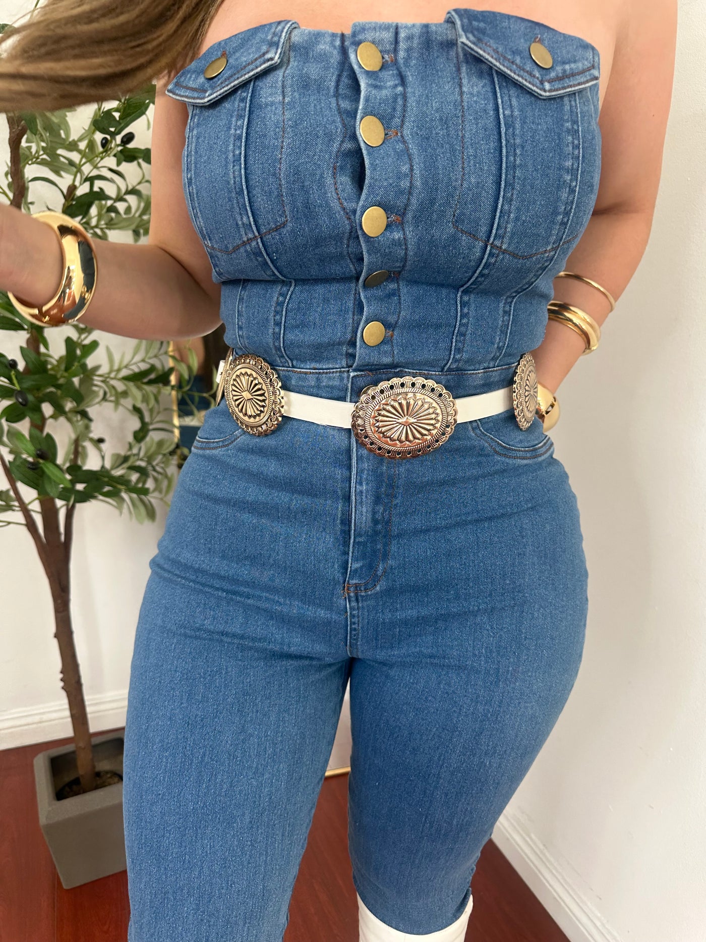 WHITE AND GOLD BELT